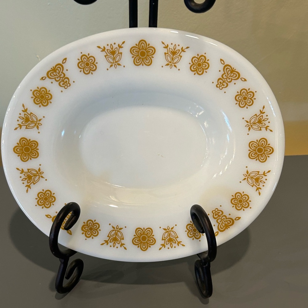 Small oval corningware plate